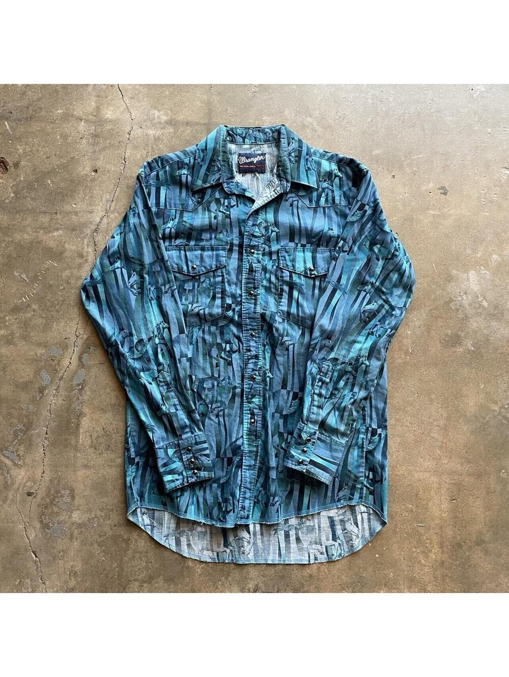 Vintage Wrangler Western Shirt Pearl Snap Rodeo Cowboy Horses Print size Medium